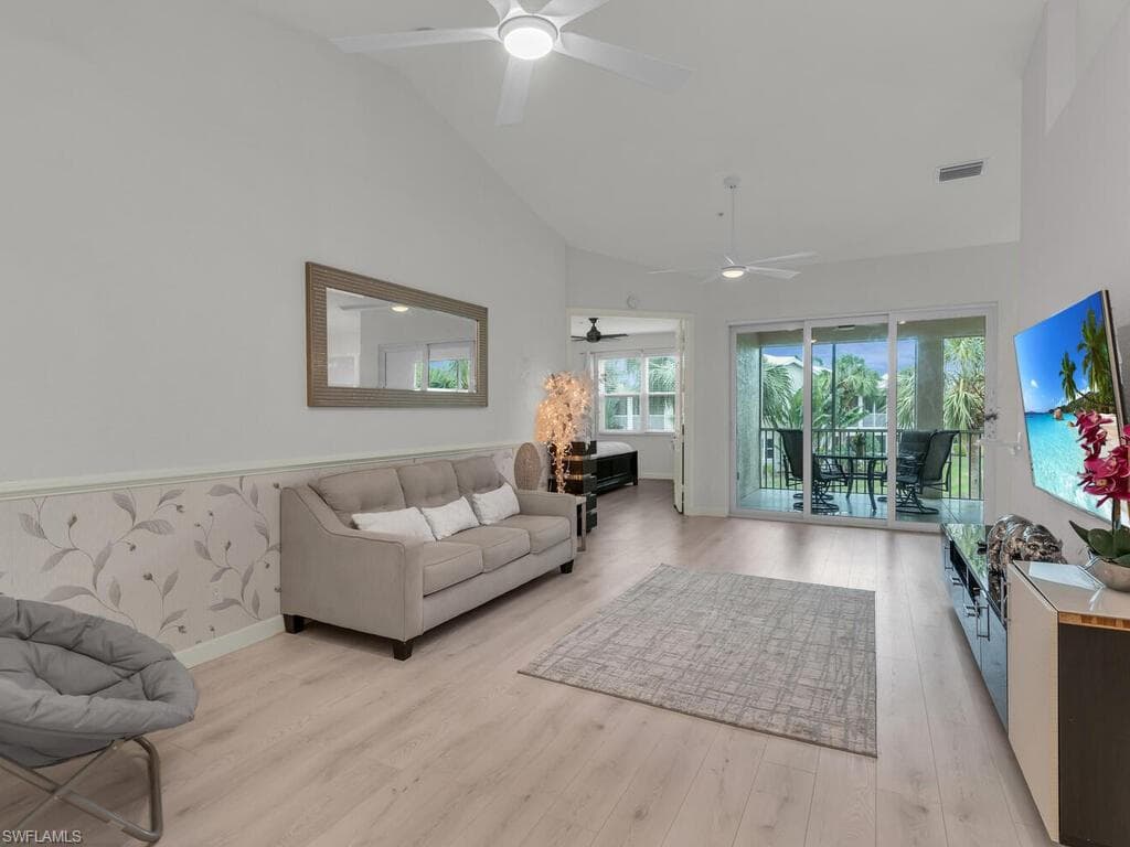 4625 Hawks Nest Dr C202, Naples, FL 34114-9
