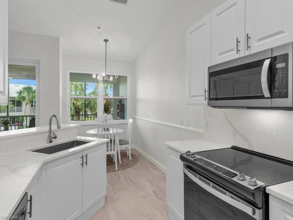 4625 Hawks Nest Dr C202, Naples, FL 34114-10