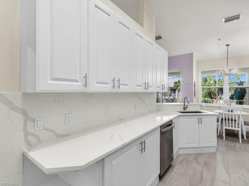 4625 Hawks Nest Dr C202, Naples, FL 34114-11
