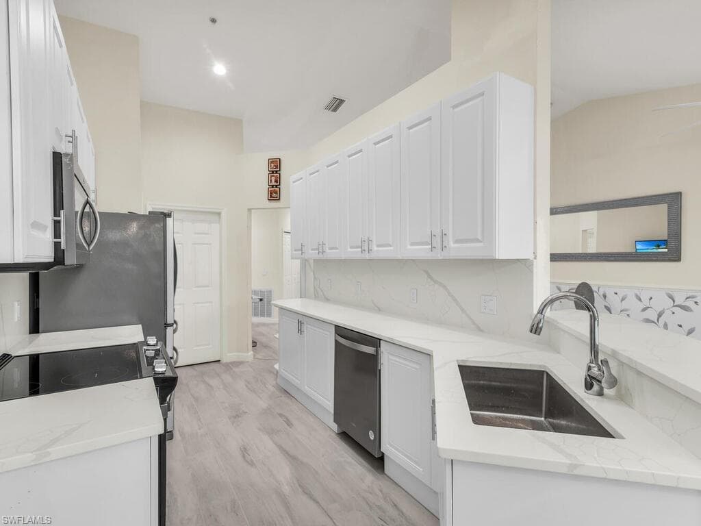 4625 Hawks Nest Dr C202, Naples, FL 34114-12