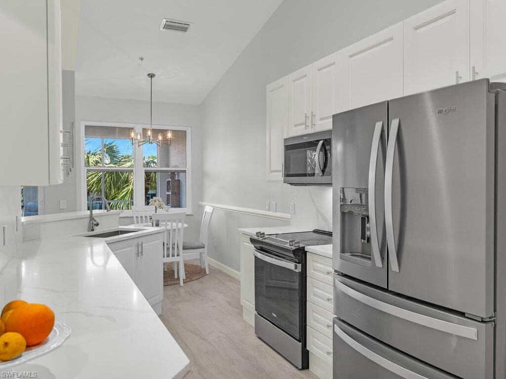 4625 Hawks Nest Dr C202, Naples, FL 34114-15