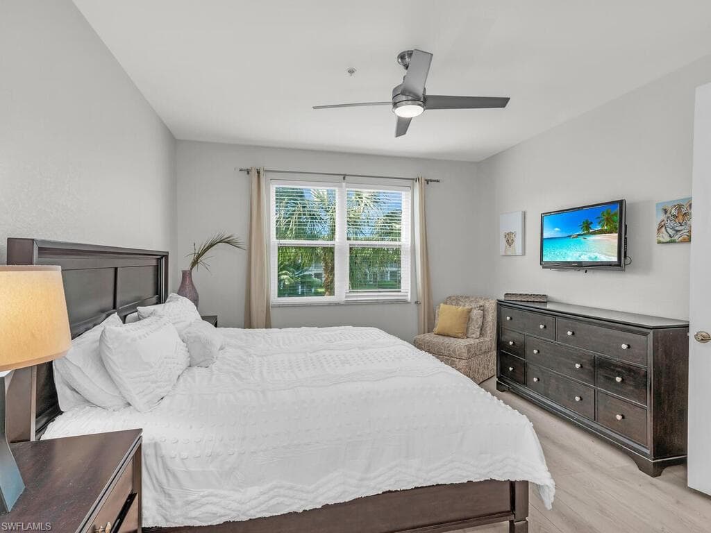 4625 Hawks Nest Dr C202, Naples, FL 34114-18
