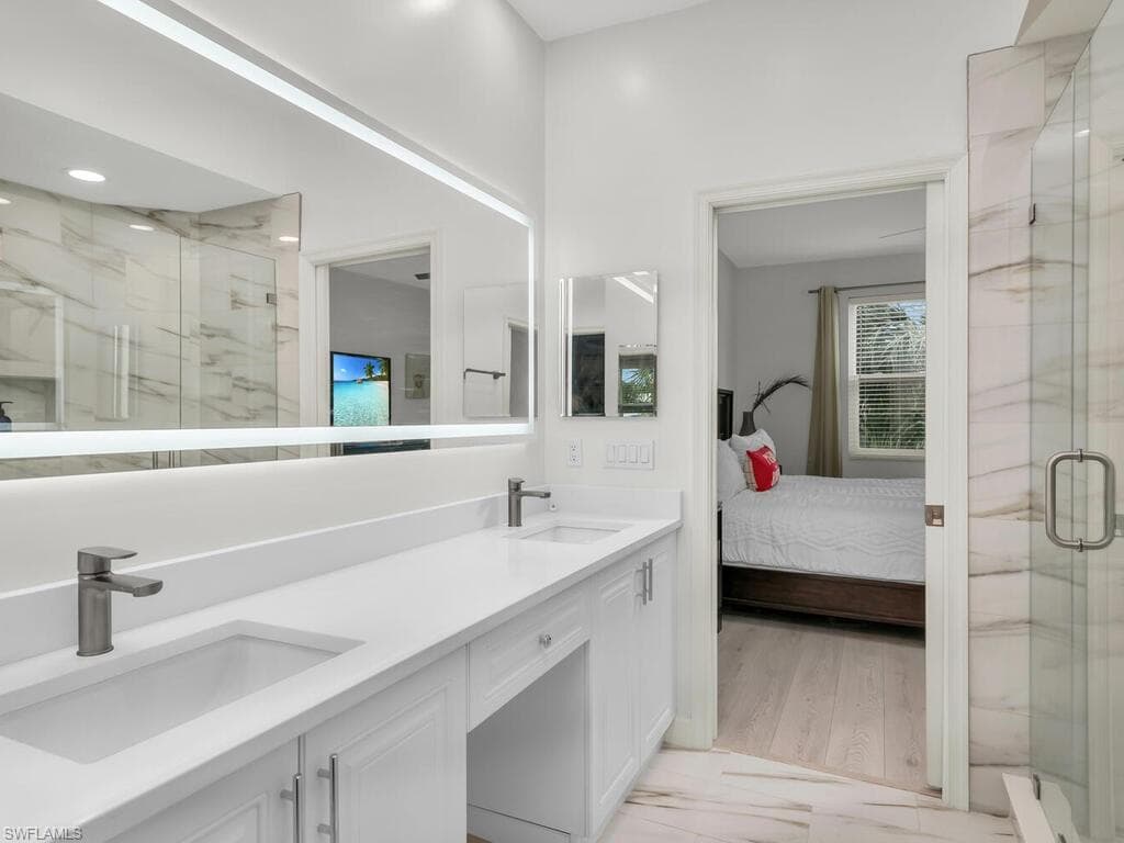 4625 Hawks Nest Dr C202, Naples, FL 34114-19