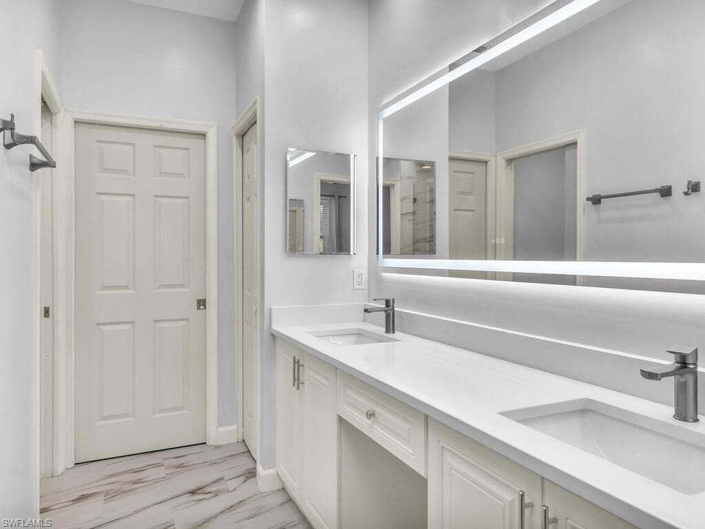 4625 Hawks Nest Dr C202, Naples, FL 34114-20