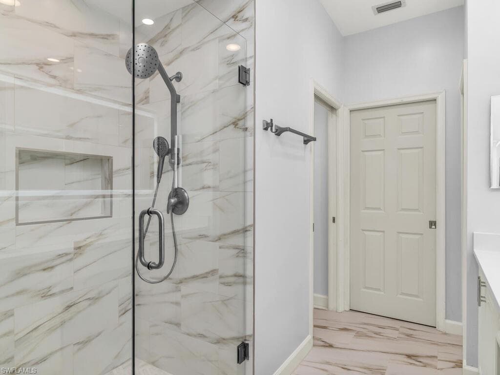 4625 Hawks Nest Dr C202, Naples, FL 34114-21
