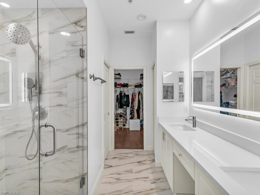 4625 Hawks Nest Dr C202, Naples, FL 34114-22