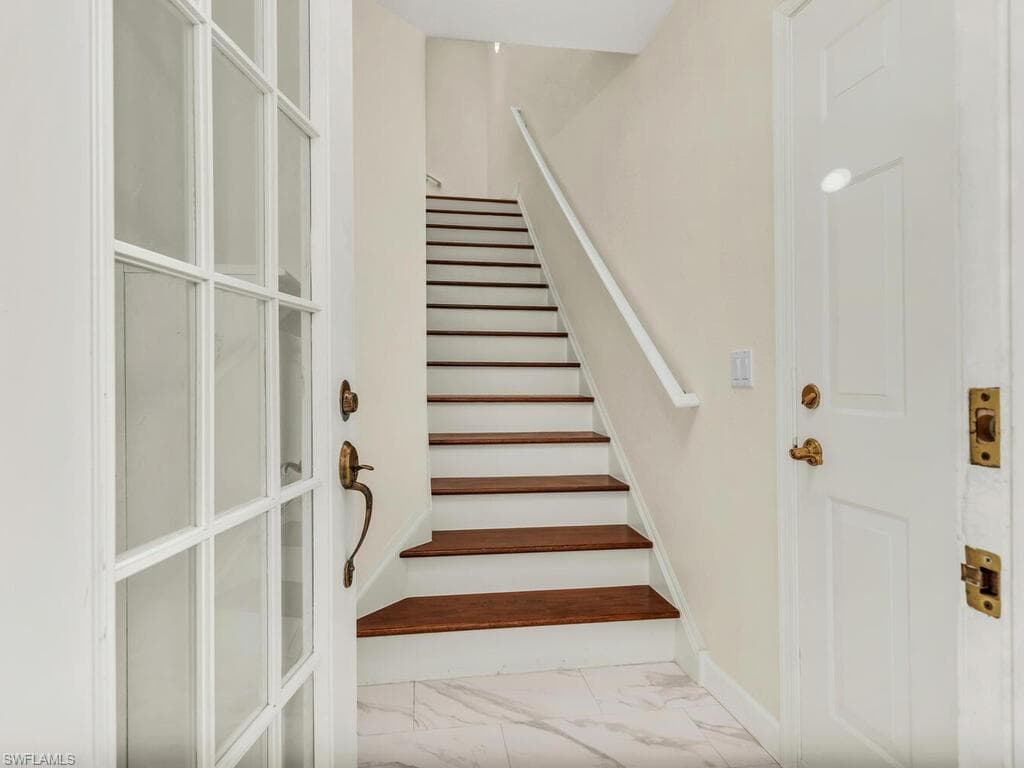 4625 Hawks Nest Dr C202, Naples, FL 34114-27