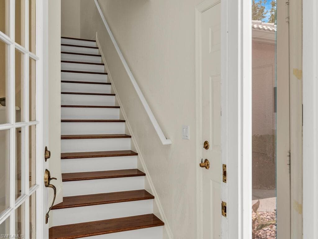 4625 Hawks Nest Dr C202, Naples, FL 34114-28