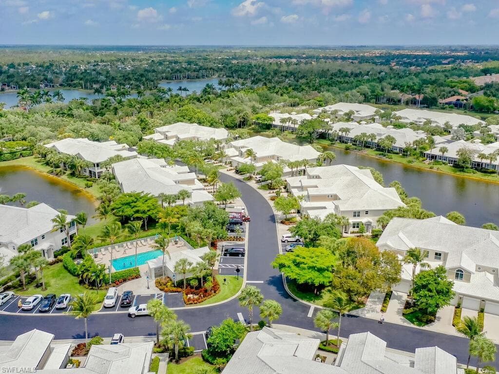 4625 Hawks Nest Dr C202, Naples, FL 34114-37