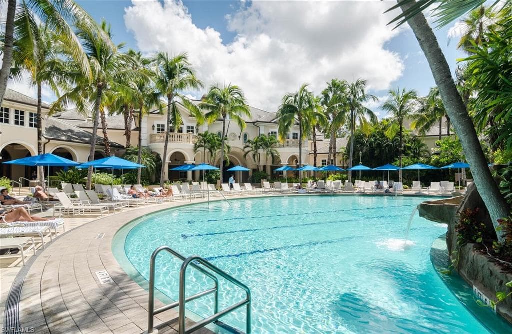 4625 Hawks Nest Dr C202, Naples, FL 34114-40