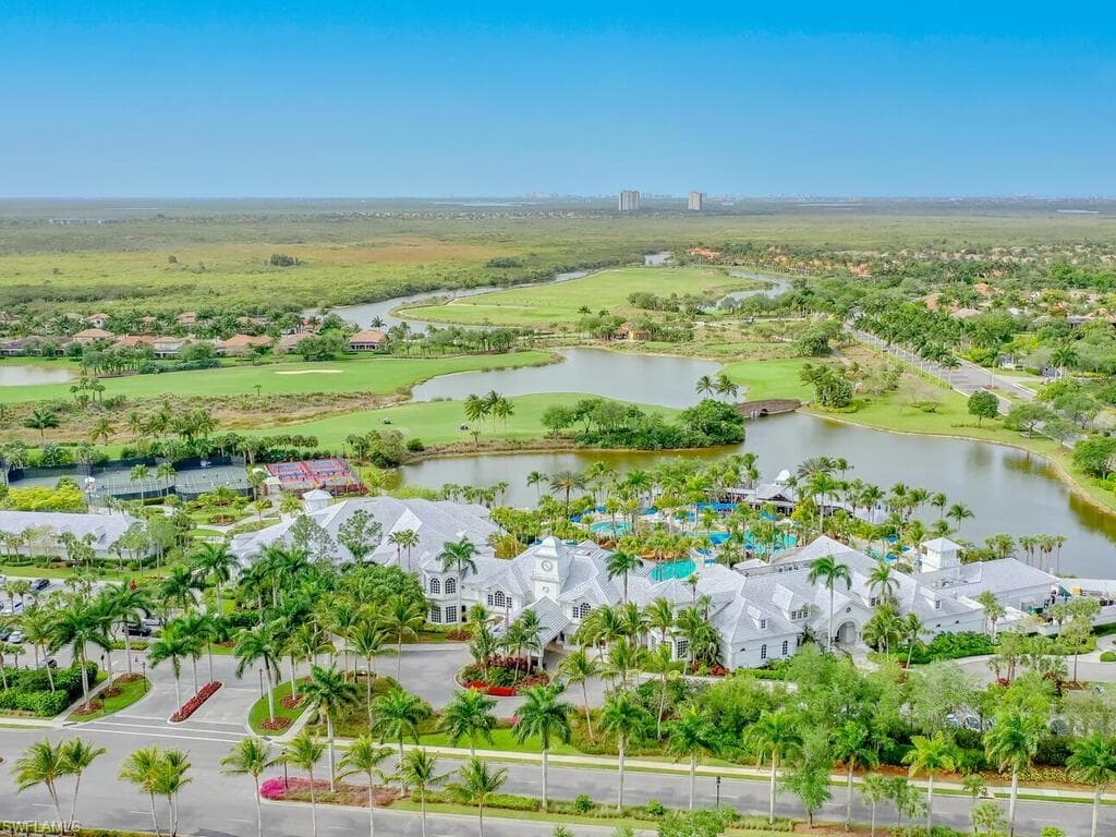 4625 Hawks Nest Dr C202, Naples, FL 34114-45