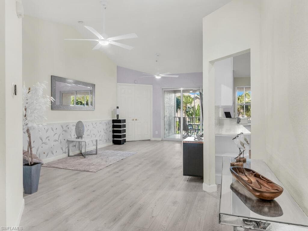 4625 Hawks Nest Dr C202, Naples, FL 34114-4
