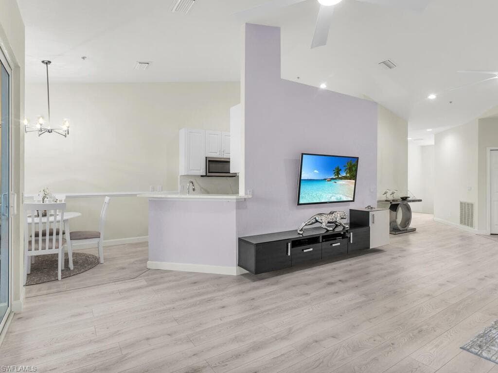 4625 Hawks Nest Dr C202, Naples, FL 34114-5
