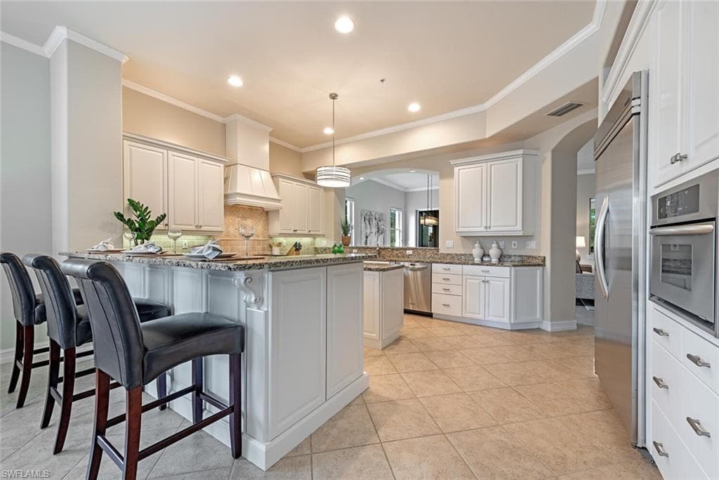 2859 Tiburon Blvd E 103, Naples, FL 34109-4