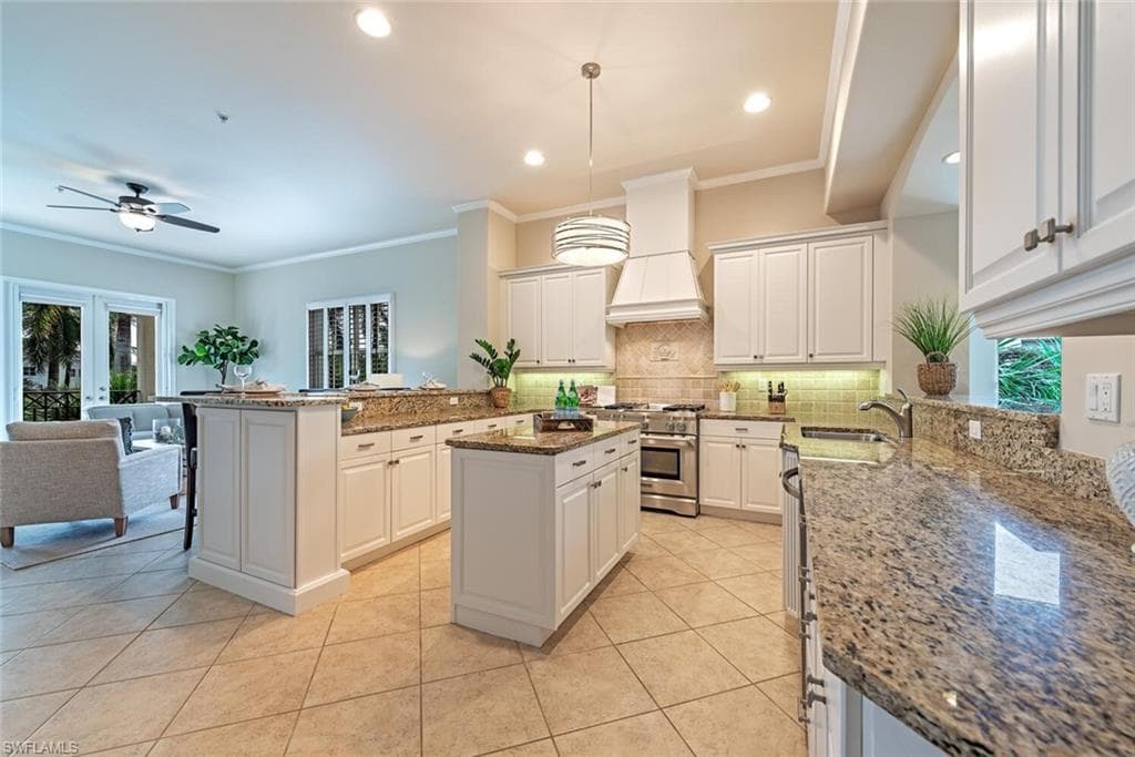 2859 Tiburon Blvd E 103, Naples, FL 34109-5