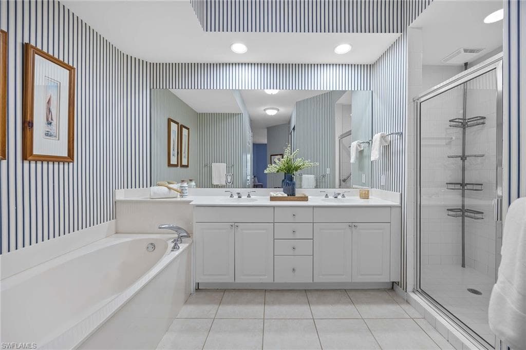 400 Flagship Dr 305, Naples, FL 34108-17