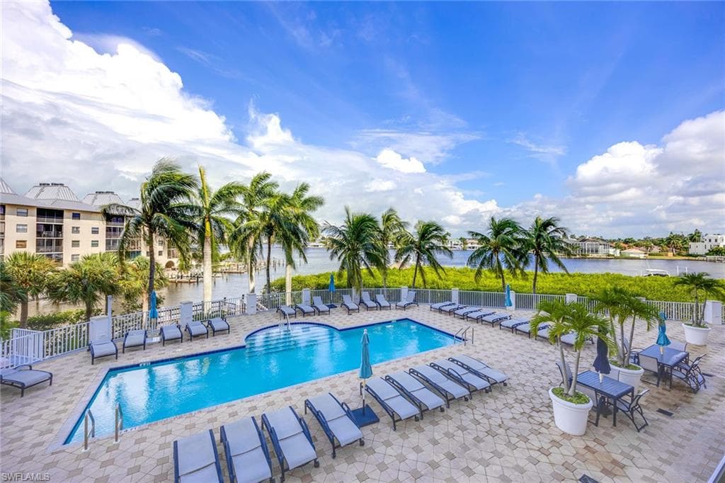 400 Flagship Dr 305, Naples, FL 34108-30