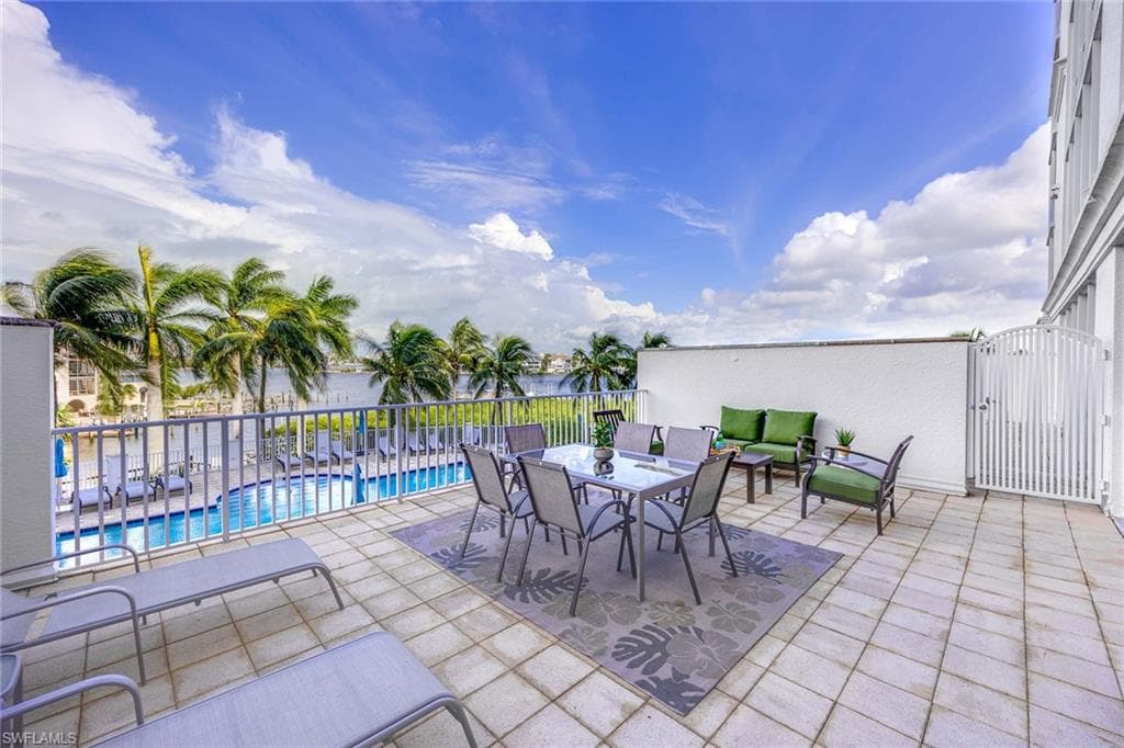 400 Flagship Dr 305, Naples, FL 34108-4
