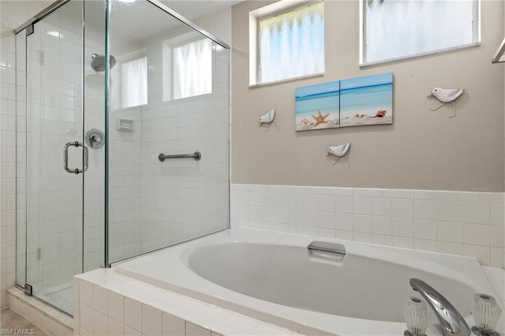 5817 Glencove Dr 405, Naples, FL 34108-9