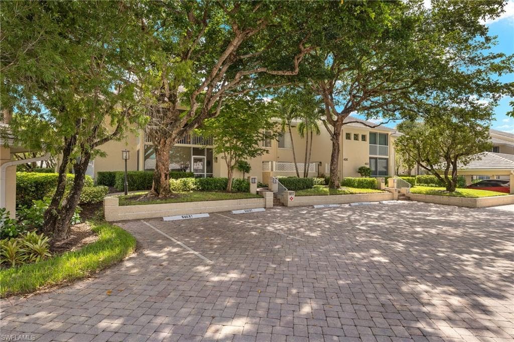 5817 Glencove Dr 405, Naples, FL 34108-13