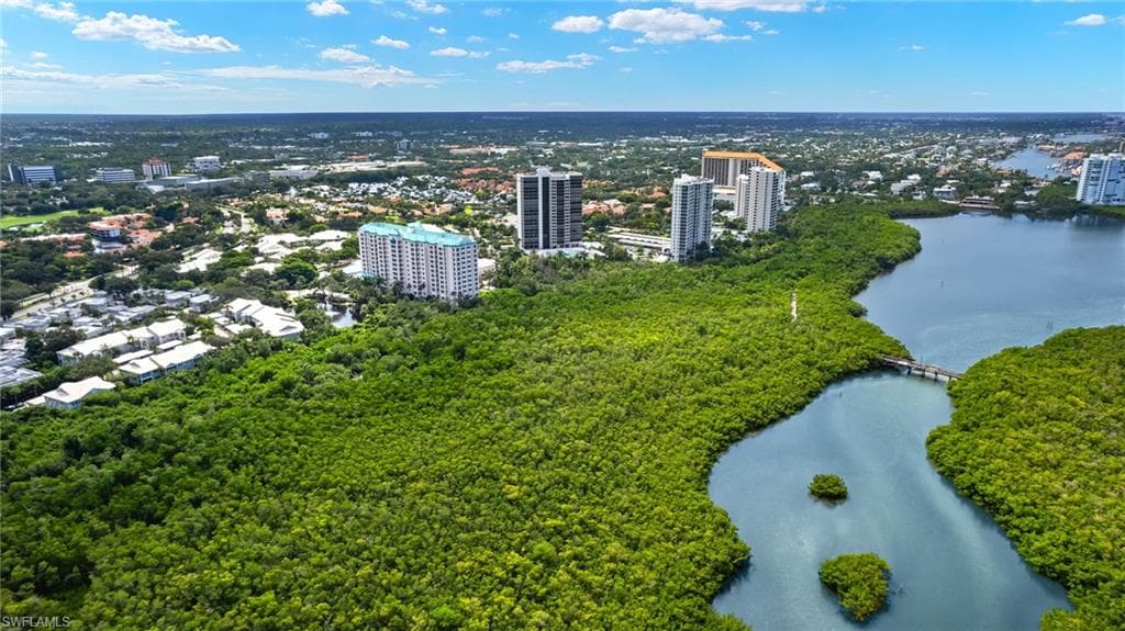 5817 Glencove Dr 405, Naples, FL 34108-19