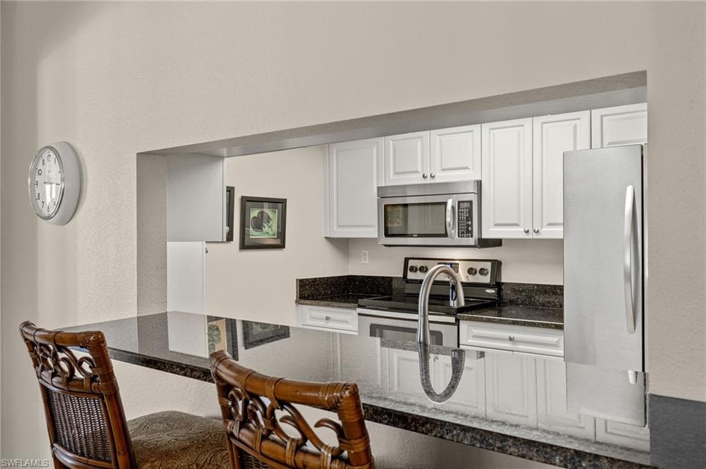 5817 Glencove Dr 405, Naples, FL 34108-3