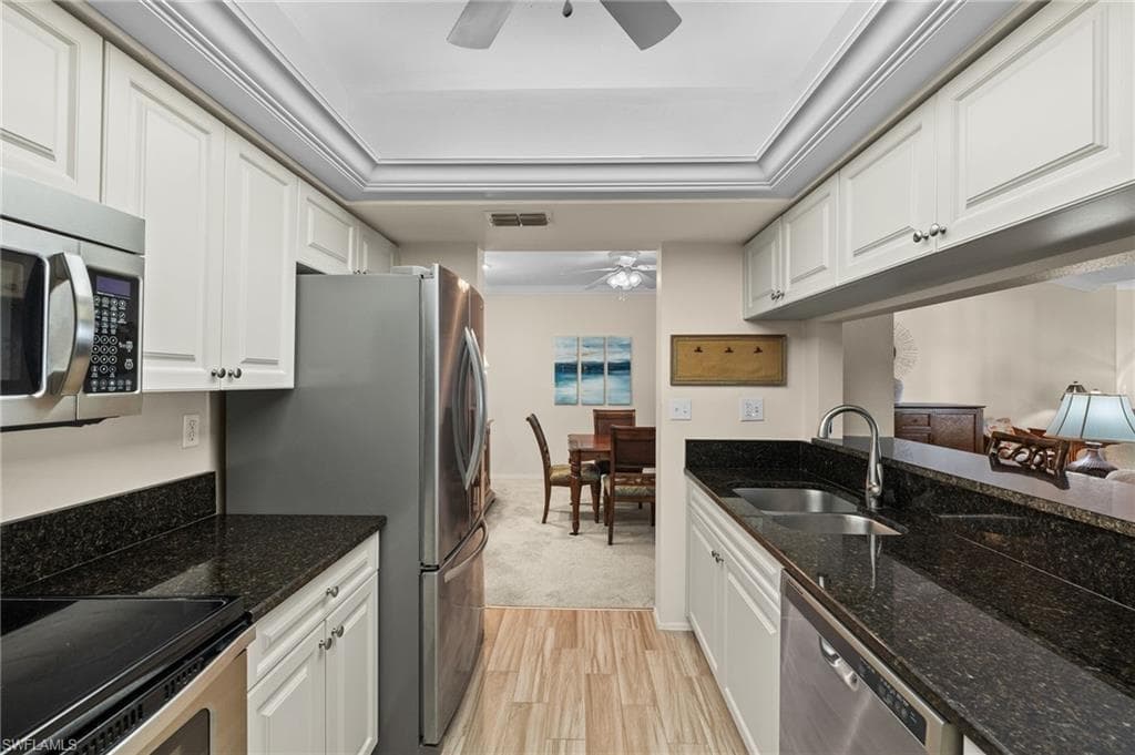 5817 Glencove Dr 405, Naples, FL 34108-4