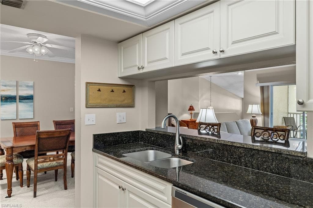 5817 Glencove Dr 405, Naples, FL 34108-5
