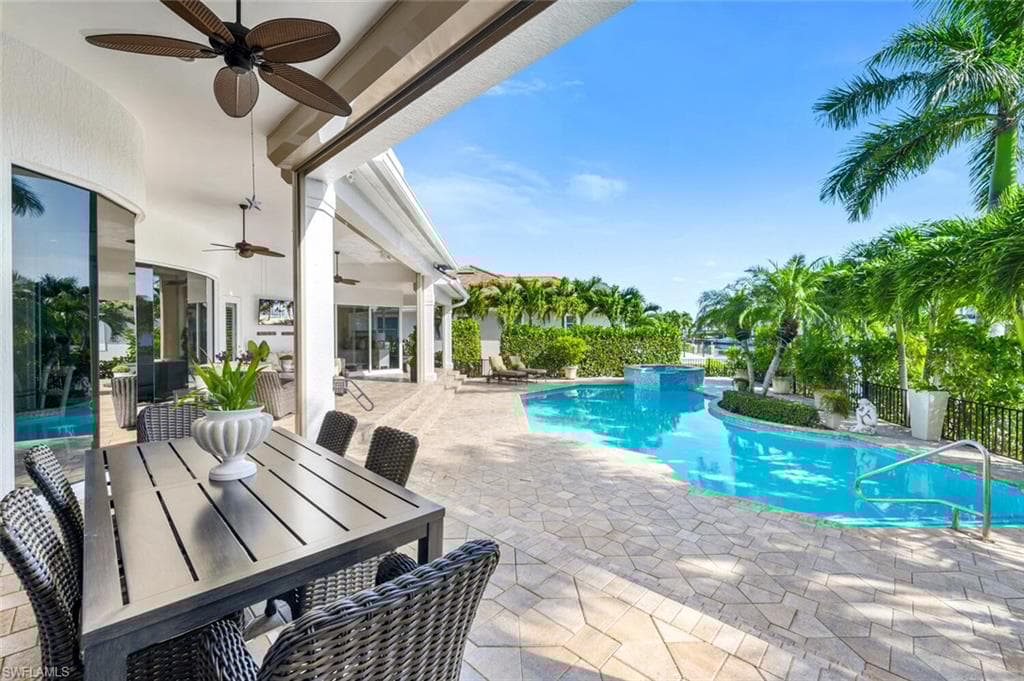 255 Mermaids Bight, Naples, FL 34103-3