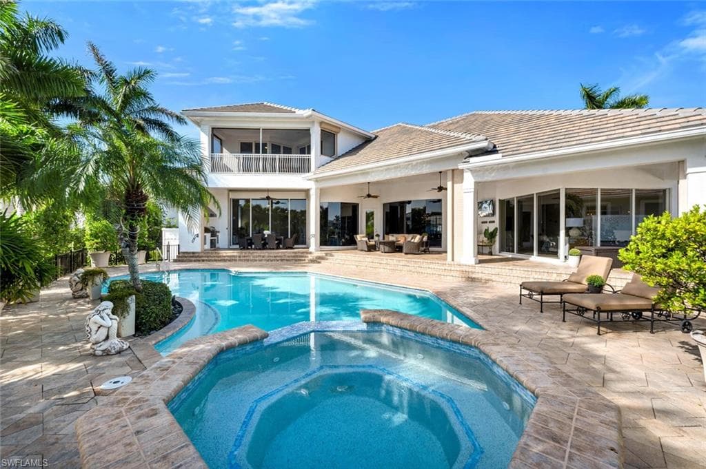 255 Mermaids Bight, Naples, FL 34103-5