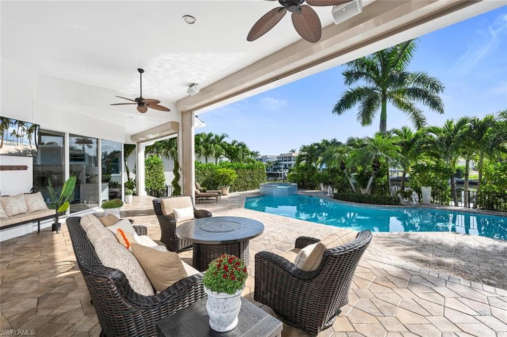 255 Mermaids Bight, Naples, FL 34103-8