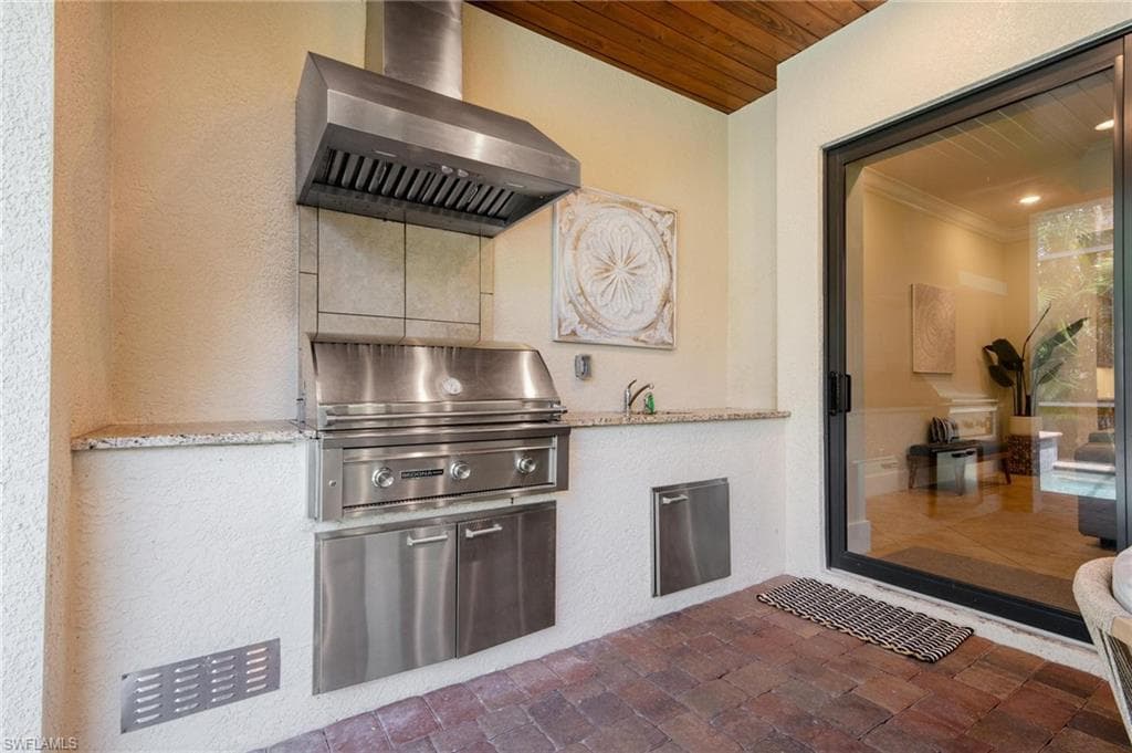 523 97th Ave N, Naples, FL 34108-10