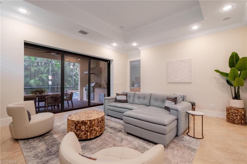 523 97th Ave N, Naples, FL 34108-22