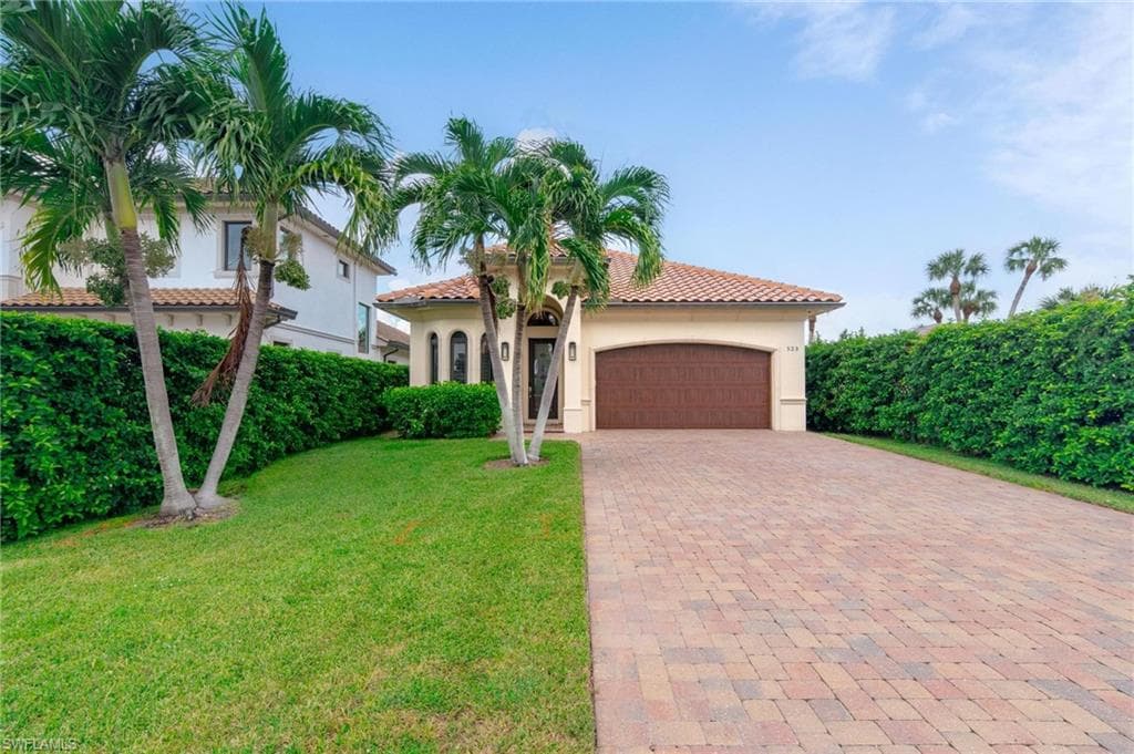 523 97th Ave N, Naples, FL 34108-4