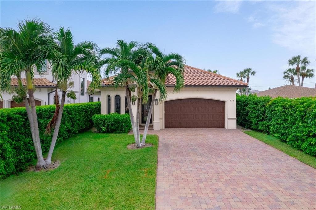 523 97th Ave N, Naples, FL 34108-5