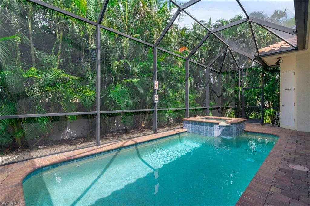 523 97th Ave N, Naples, FL 34108-8