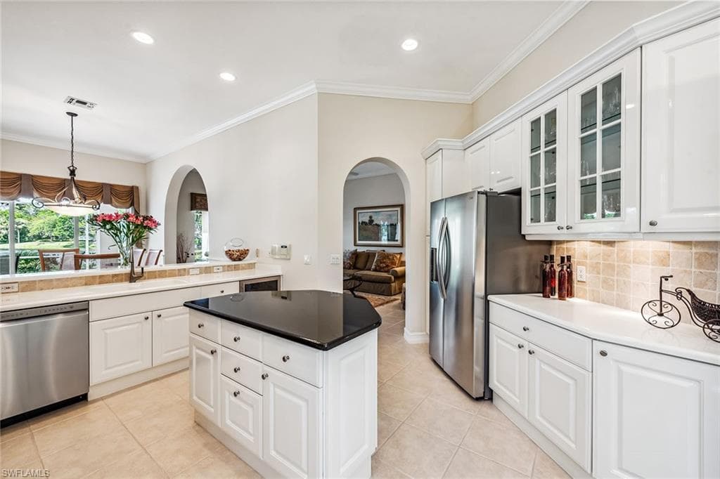 8499 Mallards Way, Naples, FL 34114-9