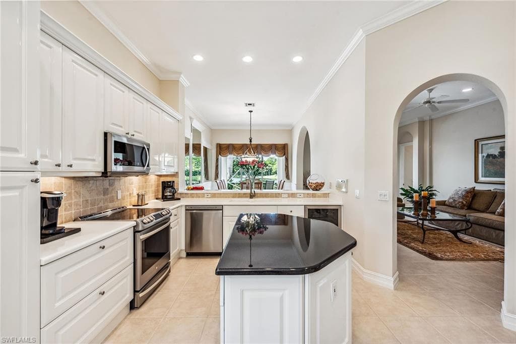 8499 Mallards Way, Naples, FL 34114-6