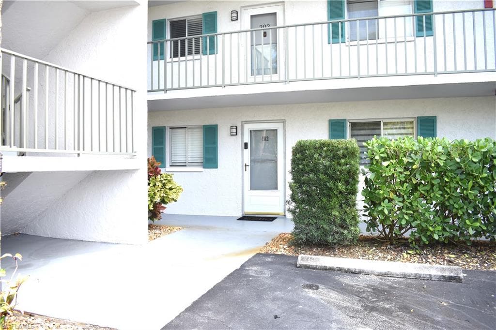 5683 Rattlesnake Hammock Rd 102a, Naples, FL 34113-1