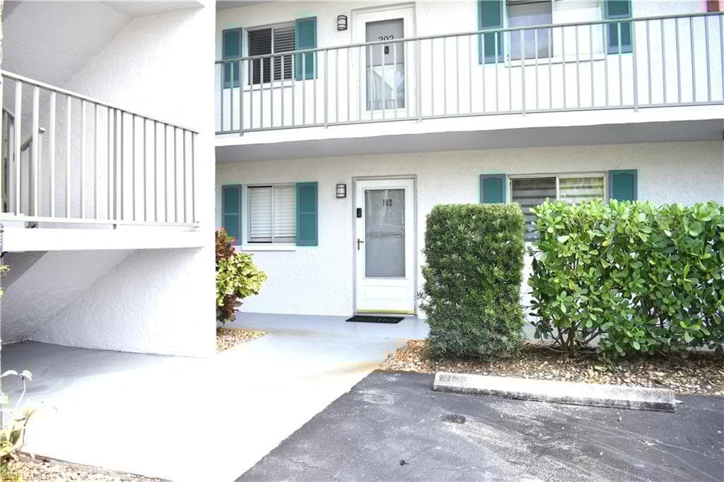 5683 Rattlesnake Hammock Rd 102a, Naples, FL 34113-2