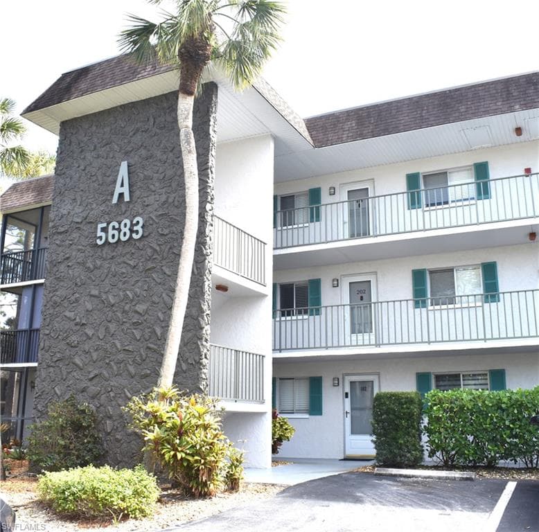 5683 Rattlesnake Hammock Rd 102a, Naples, FL 34113-4