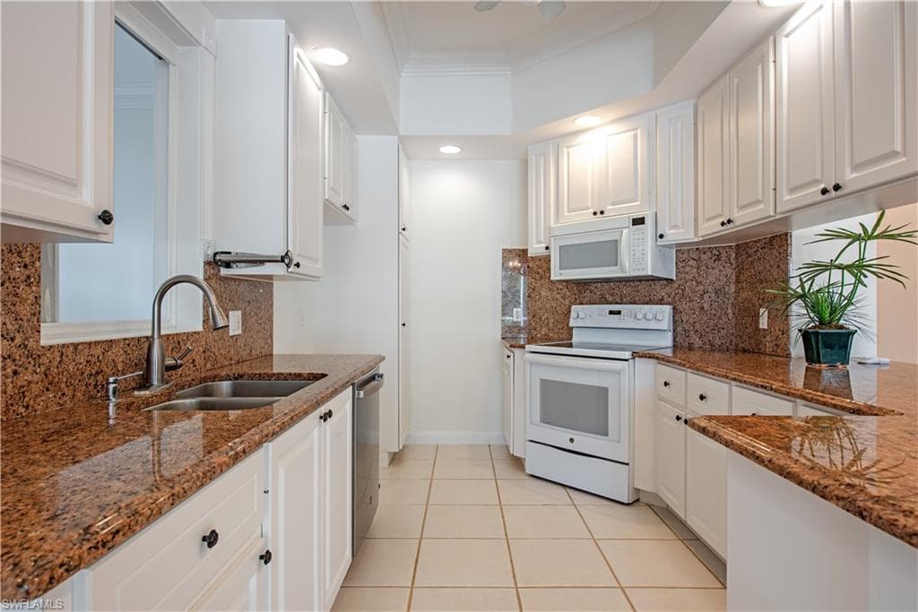 4008 Upolo Ln, Naples, FL 34119-5