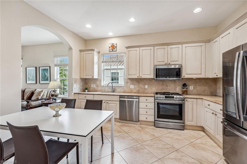 9106 Cascada Way 202, Naples, FL 34114-10