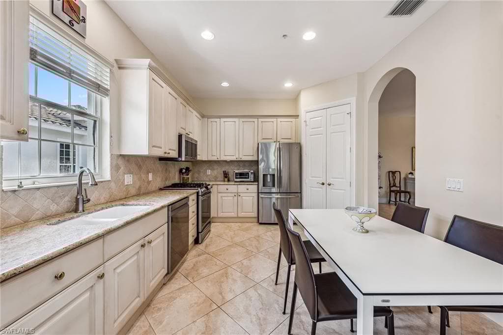 9106 Cascada Way 202, Naples, FL 34114-11