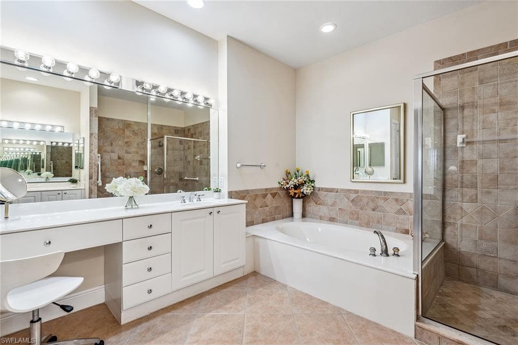 9106 Cascada Way 202, Naples, FL 34114-16