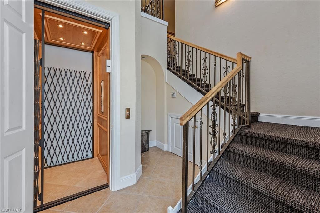 9106 Cascada Way 202, Naples, FL 34114-27
