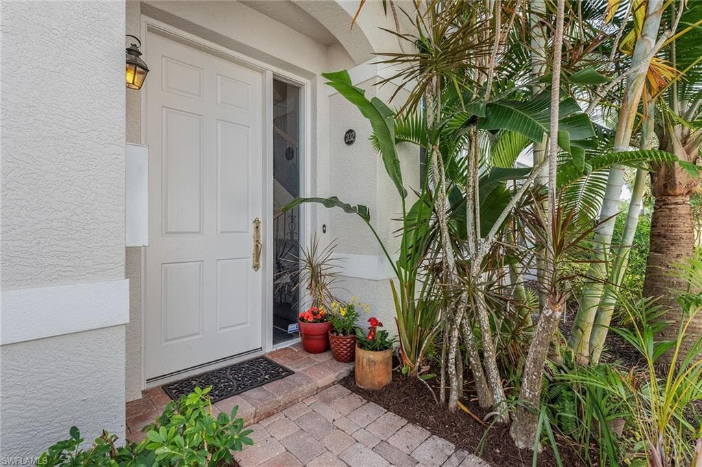 9106 Cascada Way 202, Naples, FL 34114-3
