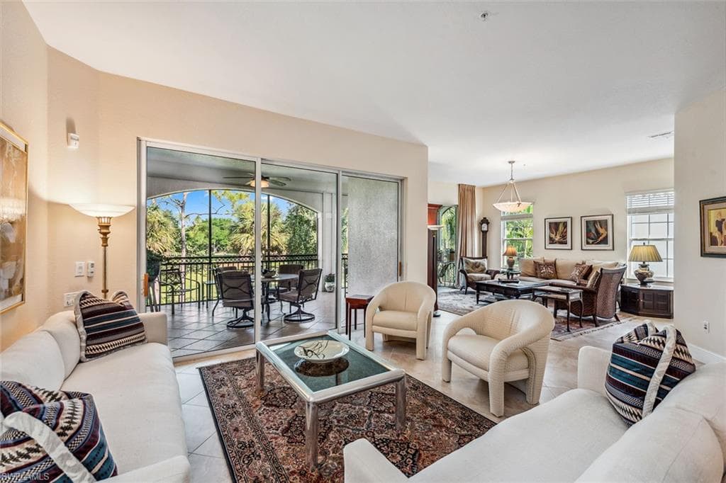 9106 Cascada Way 202, Naples, FL 34114-5