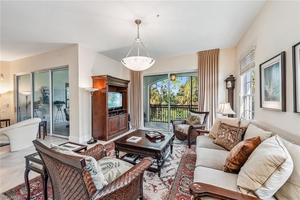 9106 Cascada Way 202, Naples, FL 34114-7