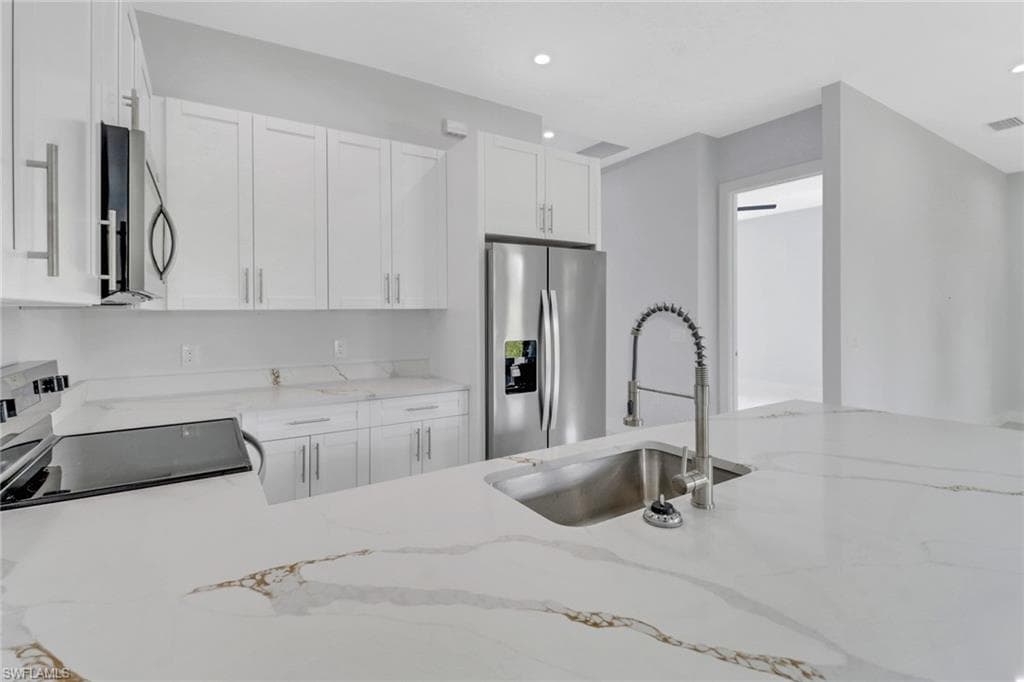 334 Shady Hollow Blvd W, Naples, FL 34120-14